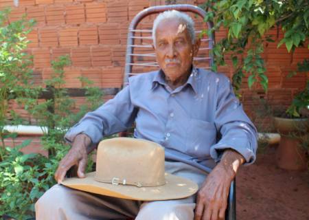 Morador de Nova Andradina celebra aniversário de 100 anos