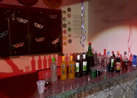 Polícia fecha festa sem alvará e prende responsável por fornecer bebida alcoólica para menores