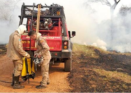 Governo define estratégias para prevenir e combater incêndios florestais em MS