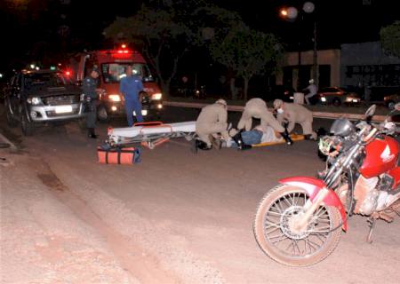 Idoso desce de caminhonete e é atropelado por moto em Nova Andradina