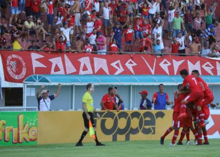Comercial derrota o Costa Rica pelo placar mínimo no Morenão; Cena está rebaixado