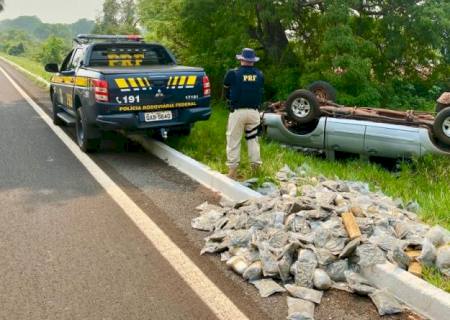 Caminhonete capota com drogas na BR-060 e traficante acaba preso