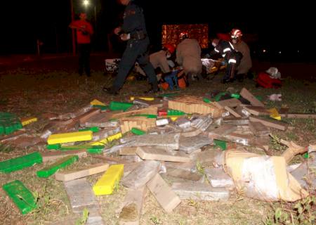 Após perseguição, casal de traficantes capota carro com maconha em Nova Andradina