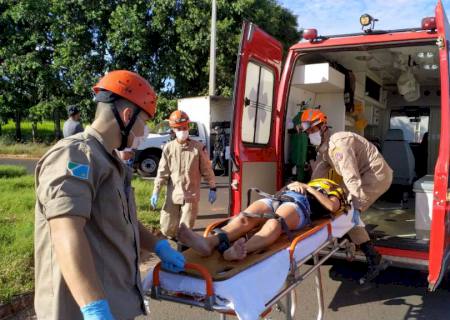 Colisão entre caminhonete e motoneta deixa uma pessoa ferida no Universitário