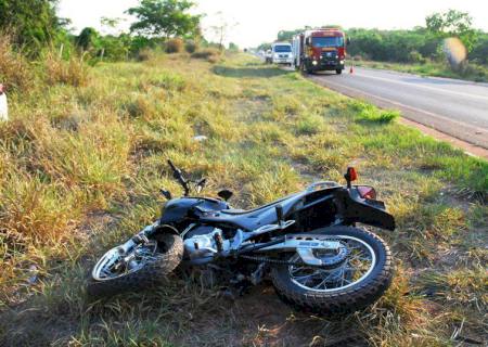 Colisão entre moto e carro deixa um morto na MS-395