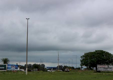 Terça-feira de céu nublado e tempo agradável em Nova Andradina e região