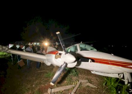 Avião faz pouso forçado na fronteira