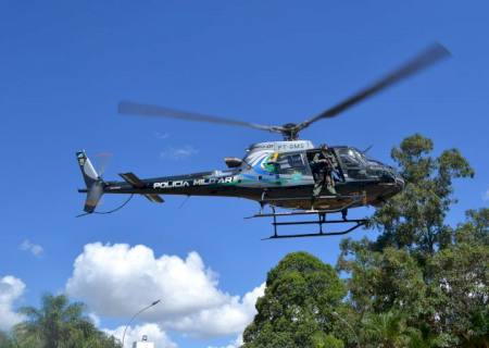 Helicóptero da PM de MS faz buscas por militar desaparecido no rio Paraná