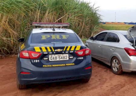 Traficante abandona carro com drogas mas esquece de levar documentos e celular