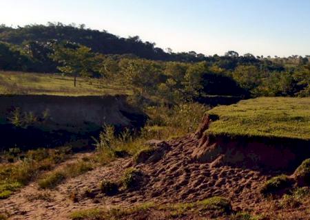 Mineiro é autuado pela Polícia Ambiental por erosões causando assoreamento de córregos