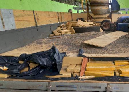 DOF apreende caminhonete com quase 1,3 ton de maconha