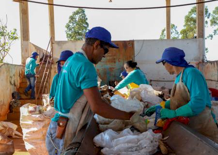 Nova Andradina registra aumento da coleta do lixo domiciliar e de materiais recicláveis na quarentena