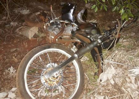 Jovem é encontrado morto ao lado de moto às margens BR-267