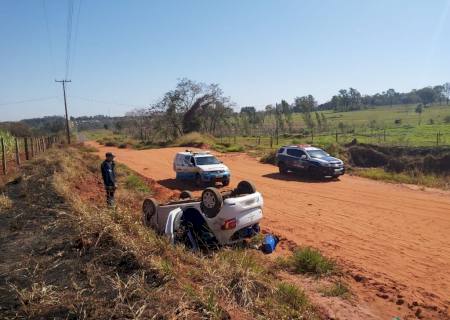 Após tentativa de fuga e capotagem, dupla é presa de traficantes pela PMR em Novo Horizonte do Sul