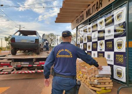 Traficante foge da Polícia Rodoviária e abandona carro abarrotado de maconha em Dourados