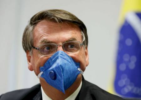 Bolsonaro sanciona lei que prioriza teste para profissional essencial