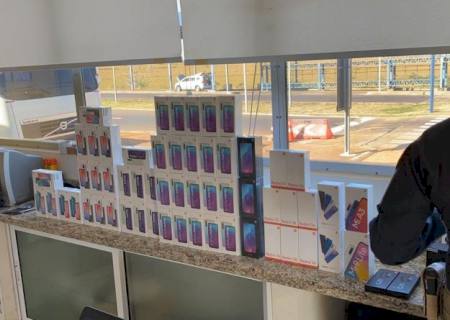 Em Eldorado, Polícia Rodoviária Federal apreende 72 celulares oriundos do Paraguai