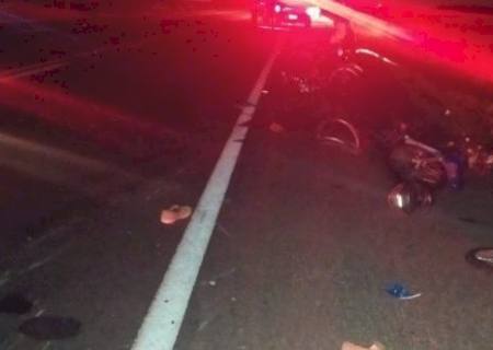 Acidente entre duas motos e uma bicicleta deixa uma vítima fatal na BR-463