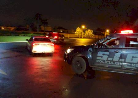 Policiais deixam condomínio depois de 7h de buscas em casa de suspeito de ligação com narcotraficante