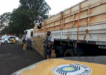 Polícia Militar Rodoviária de SP intercepta carreta do MS com grande quantidade de maconha