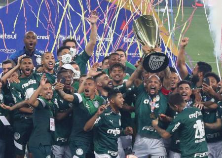 Palmeiras vence Corinthians nos pênaltis e é campeão após 12 anos