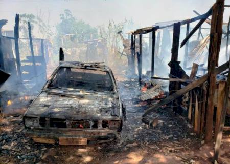 Em Ivinhema, incêndio destrói carro e barraco em acampamento de sem terra