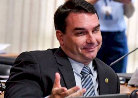 MP conclui investigações sobre supostos desvios no gabinete de Flávio Bolsonaro