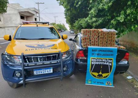 Polícia descobre mocó em veículo com quase 100 kg de pasta base de cocaína