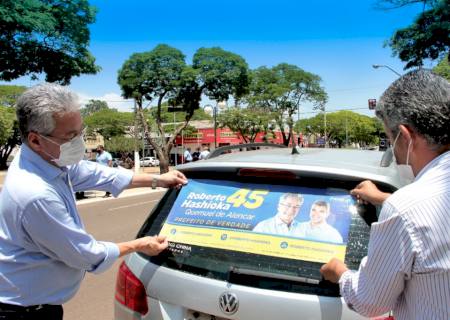 Adesivagem com Hashioka reúne centenas de pessoas