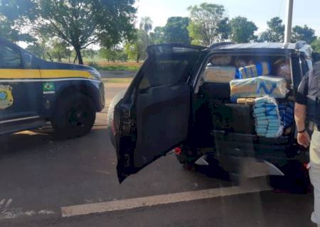 Dupla é presa após tentativa de fuga da PRF com carro abarrotado de maconha