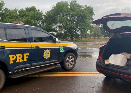 PRF apreende carro com maconha na BR-267