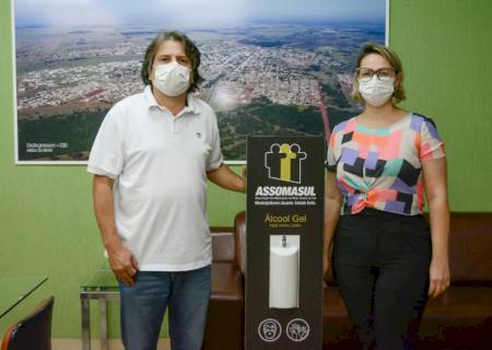 Prefeitura de Bataguassu recebe totens com álcool em gel da Assomasul