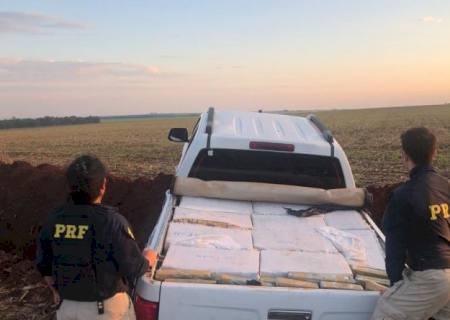 Caminhonete furtada é abandonada com 1,5 ton de maconha em Ponta Porã