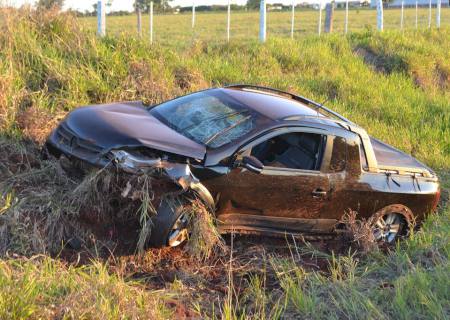 Veículo sai da pista e deixa três feridos em Nova Andradina