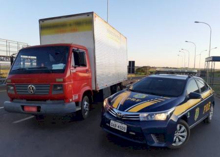 PRF em conjunto com a PM recupera caminhão roubado