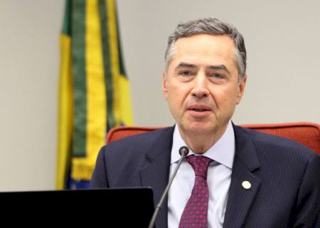 Barroso impede mudança na Ficha Limpa até definição final do STF