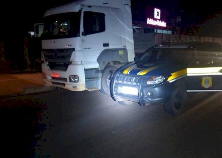 PRF recupera em Ponta Porã caminhão roubado em São Paulo