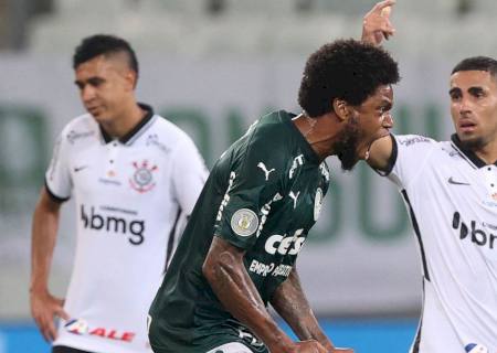 Palmeiras goleia Corinthians e segue sonhando com título brasileiro