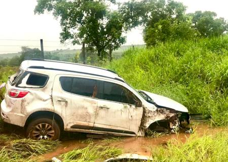 Veículo sai da pista e capota na MS-040, região de Santa Rita do Pardo