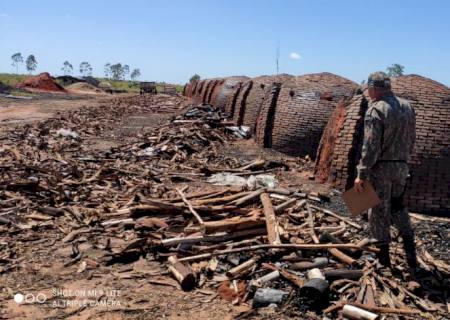 Polícia Ambiental de Bataguassu fecha carvoaria que funcionava irregularmente