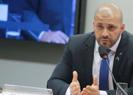 Alexandre de Moraes determina prisão domiciliar para Daniel Silveira