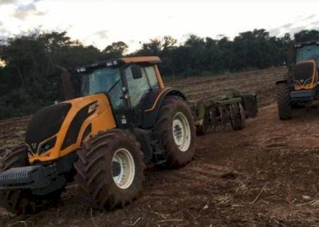 Tratores furtados foram localizados em mata de fazenda entre Bataguassu e Casa Verde