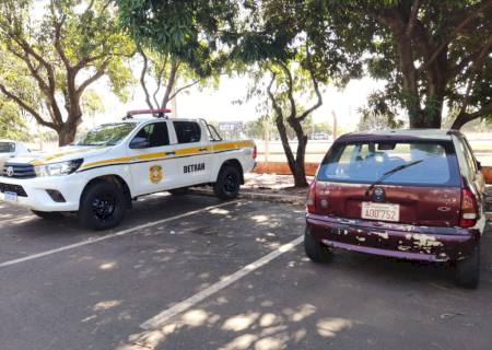 Veículo furtado em São Paulo há 24 anos é abandonado em estacionamento do Detran