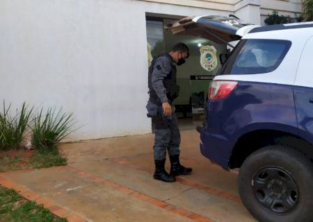 Força Tática prende suspeito de tráfico na esquina do Hospital Regional