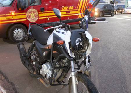 Motociclista fica ferido em colisão com carro no centro de Nova Andradina