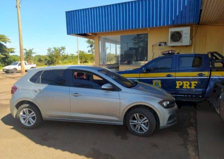 Polícia Rodoviária Federal prende dois com carro roubado na BR-267