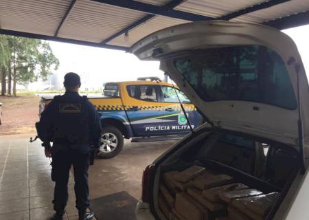 Vídeo: Depois de oito quilômetros de perseguição, PMR apreende carro ''recheado'' de maconha