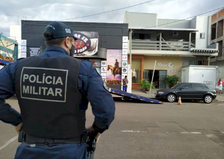 Vídeo: Polícia Militar recolhe carro abandonado e dono registra boletim de furto em Nova Andradina