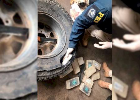 PRF apreende 85 kg de pasta base de cocaína em tanque de combustível e estepe de Hilux na BR-163