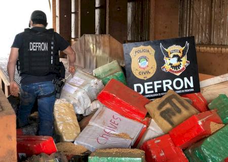 Vídeo: Defron fecha o cerco e apreende mais de 3 ton de maconha em carreta